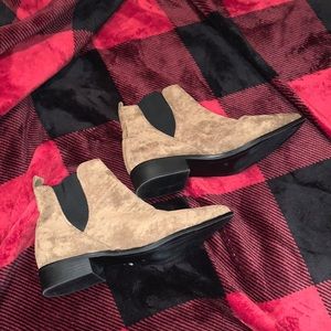 Seven7 brown low cut boots
